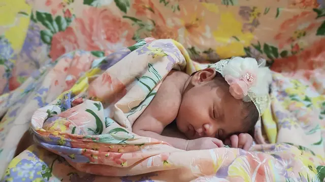 Ilustrasi bayi perempuan