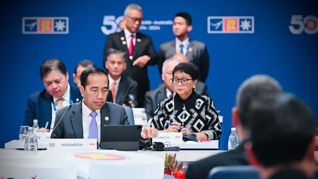 Menko Bidang Perekonomian Airlangga Hartarto mendampingi Presiden Joko Widodo dalam KTT Khusus Perayaan ke-50 Kemitraan ASEAN – Australia di Melbourne, Rabu, 6 Maret 2024. (Foto: Kemenko Bidang Perekonomian).