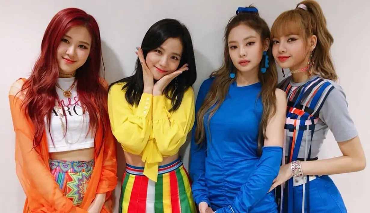 Untuk mendapatkan penampilan yang ramping, banyak hal yang harus dilakukan oleh para personel BLACKPINK. Dan rahasia tubuh rampingnya itu terungkap saat mereka menjalani wawancara dengan majalah Cosmopolitan. (Foto: soompi.com)