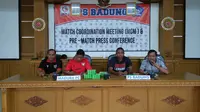 Asisten Pelatih PS Badung, Tatan Djani saat memberi keterangan pers (Liputan6.com/Dewi Divianta)