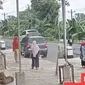 Usai Beraksi, 3 Pengemis Elit Ini Pulang Naik Mobil (TikTok/@galeri_zia)