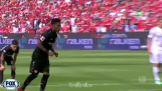 Bayer Leverkusen meraih kemenangan 3-2 atas Hannover, namun tetap gagal mengamankan posisi empat besar klasemen karena kalah selis...