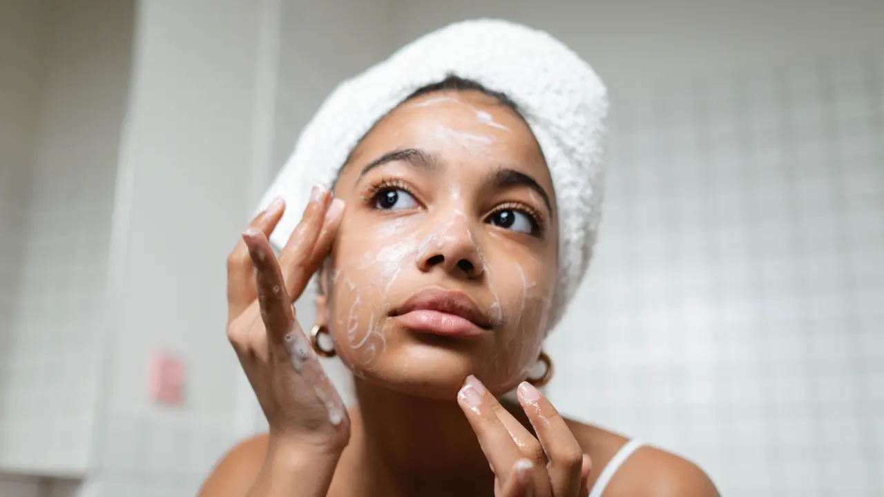 Bersihkan Wajah Tanpa Rasa Kering, Kenali Amino Acid Cleanser