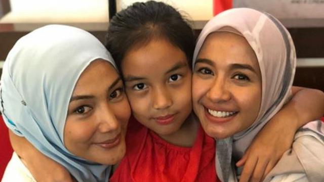 Pulang Ke Malaysia Laudya Cynthia Bella Dapat Kejutan Dari Keluarga Suami Showbiz Liputan6 Com