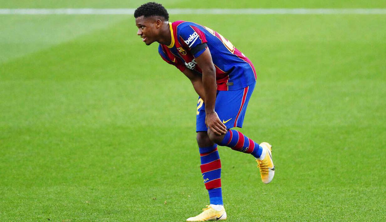 Ansu Fati mengalami cedera parah saat Barcelona menaklukkan Real Betis dengan skor 5-2 di Camp Nou dalam laga lanjutan Liga Spanyol, Minggu (8/11/2020). (AP Photo/Joan Monfort)