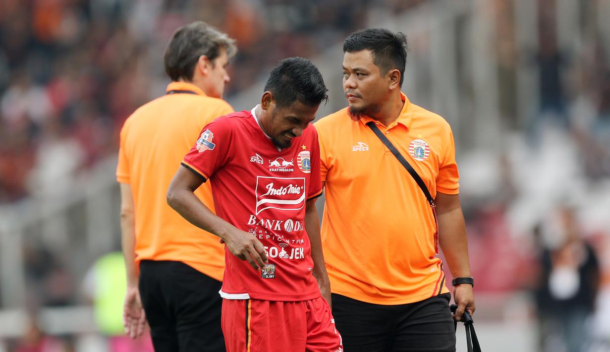 Gelandang Persija Jakarta, Ramdani Lestaluhu, keluar lapangan saat melawan PSM Makassar pada laga Liga 1 2019 di SUGBK, Jakarta, Rabu (28/8). Kedua tim bermain imbang 0-0. (Bola.com/M Iqbal Ichsan)