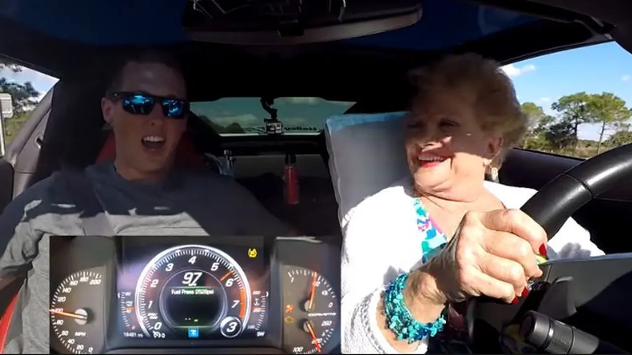 Aksi nenek ngebut pakai Corvette Stingray