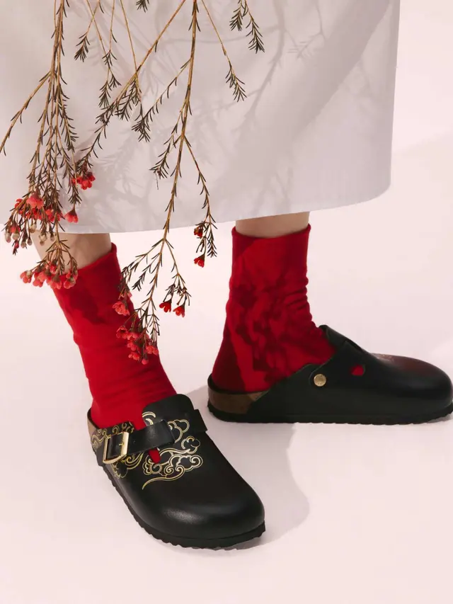 Birkenstock kali ini meluncurkan koleksi Lunar New Year special Edition terinspirasi Shio Kuda Api. Dok, Birkenstock
