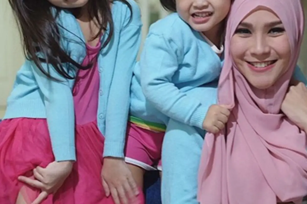 Zaskia Adya Mecca dan anak