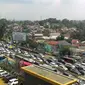 Puluhan ribu kendaraan terus memasuki kawasan Puncak di pintu Tol Ciawi. (Achmad Sudarno/Liputan6.com)