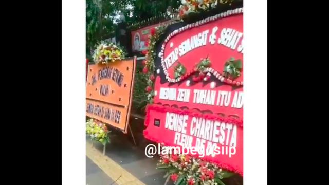 Medina Zein Tersangka, Polda Metro Jaya Kebanjiran Karangan Bunga dari Para Korban. (instagram.com/lambegosiip)