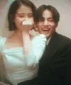 IU baru saja merilis video klip dari single terbarunya yang berjudul "Love Wins All." Ini cukup mengejutkan, karena IU beradu peran dengan salah satu bintang paling populer di dunia, yaitu V BTS. [Foto: Instagram/shinb.__1]