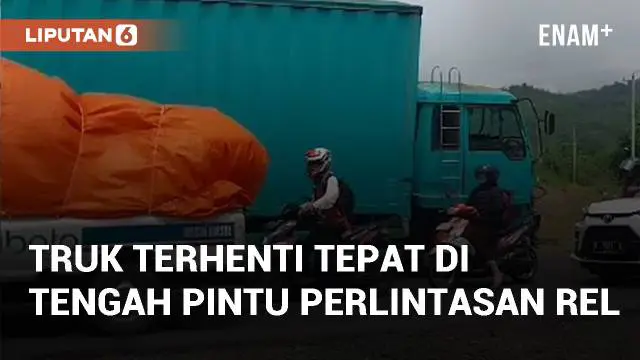 VIDEO: Detik-detik Truk Terhenti Tepat di Tengah Pintu Perlintasan Rel Rawalo