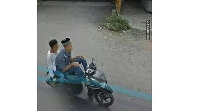 6 Kelakuan Bapak-Bapak saat Dibonceng di Motor Ini Kocak