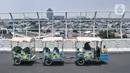 Odong-odong saat melintas di Flyover Cakung, Jakarta, Selasa (16/3/2021).  Progres pembangunan flyover yang menghubungkan kawasan Duren Sawit dengan Cakung tersebut saat ini telah mencapai 96,44 persen. (merdeka.com/Iqbal S. Nugroho)