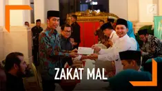 Presiden Joko Widodo atau Jokowi, para menteri Kabinet Kerja, serta pejabat Eselon I bersama-sama membayarkan zakat mal melalui Badan Amil Zakat Nasional (Baznas) di Istana Negara Jakarta, Kamis (16/5/2019).