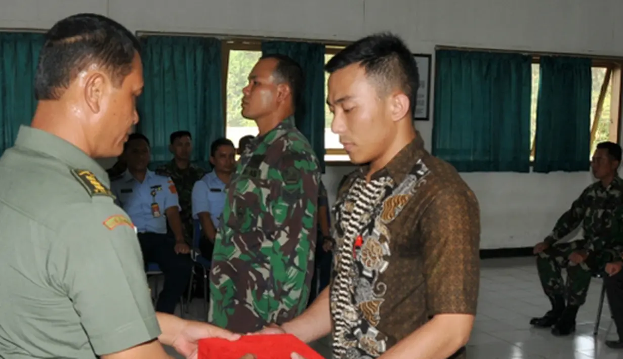 Citizen6, Bandung:  Pada pemusatan latihan ini, siswa Muhammad Bayu Aji dari matra laut, Fakultas Kedokteran Universitas Brawijaya Malang, mendapat penghargaan sebagai siswa teladan. (Pengirim: Badarudin Bakri).