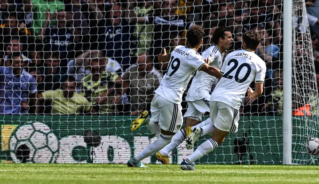 Leeds United justru mampu mencetak gol pada menit ke-33 melalui Brenden Aaronson. (AFP/Paul Ellis)