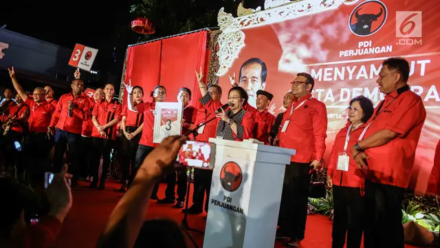 Megawati Sukarnoputri Salam Tiga Jari