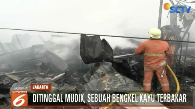 Lima belas bangunan ditinggal mudik oleh pemiliknya di Joglo, Kembangan, Jakarta Barat hangus terbakar. Diduga kebakaran dipicu oleh konsleting listrik dari salah satu bangunan.