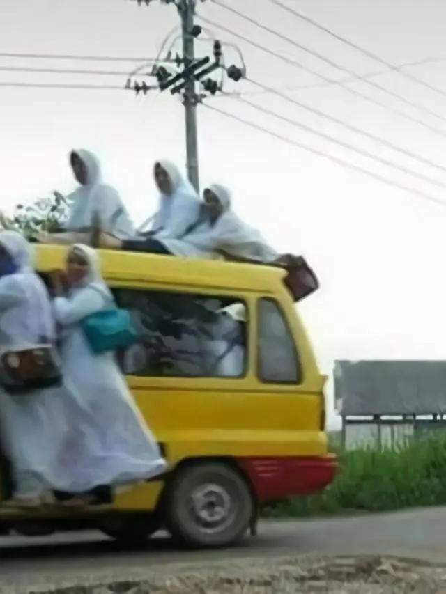 6 Tingkah Ibu-Ibu Paling Gokil Usai Pulang Hajatan Naik Mobil Ini Kocak