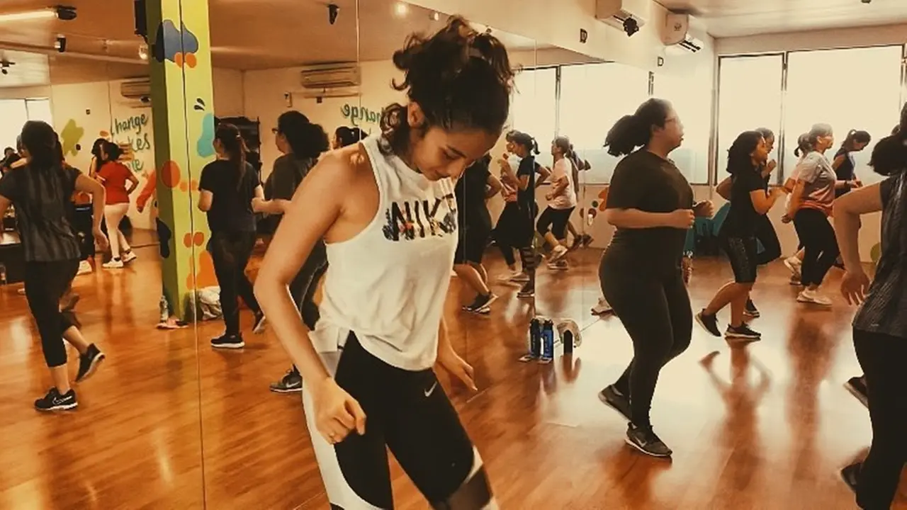 Genap 29 Tahun, Ini Potret Putri Marino Jaga Kebugaran Tubuh dengan Zumba