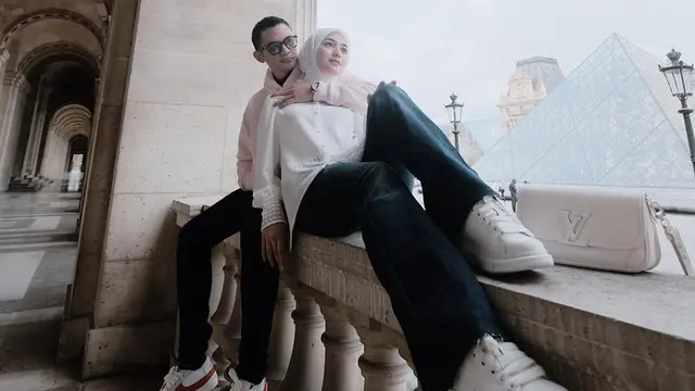 Gaya Serasi Citra Kirana dan Rezky Aditya saat Berada di Paris (@citraciki)