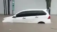 Ratusan Rumah di Jember Terendam Banjir, Satu Mobil Terseret Arus