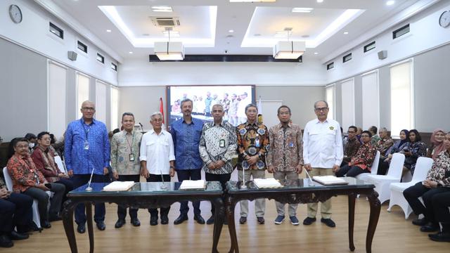 PT Pertamina Hulu Borneo bersama mitra Eni Peri Mahakam Ltd. dan PT Pertamina East Natuna melakukan penandatanganan Kontrak Kerja Sama (KKS) Wilayah Kerja (WK) Peri Mahakam dan WK East Natuna