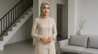 7 Model Kebaya Polos Simple Tapi Mewah, Elegan tanpa Perlu Banyak Aksen (sumber:AI)