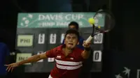 Pemain Indonesia, Aditya Hari Sasongko, harus mengakui keunggulan petenis utama tuan rumah, Ruben Gonzales, dengan straight set 2-6, 2-6, 4-6, pada Piala Davis Grup II Zona Asia/Oseania di Manila, Jumat (3/2/2017). (Pelti)