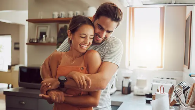 perempuan dan pasangan november romantis