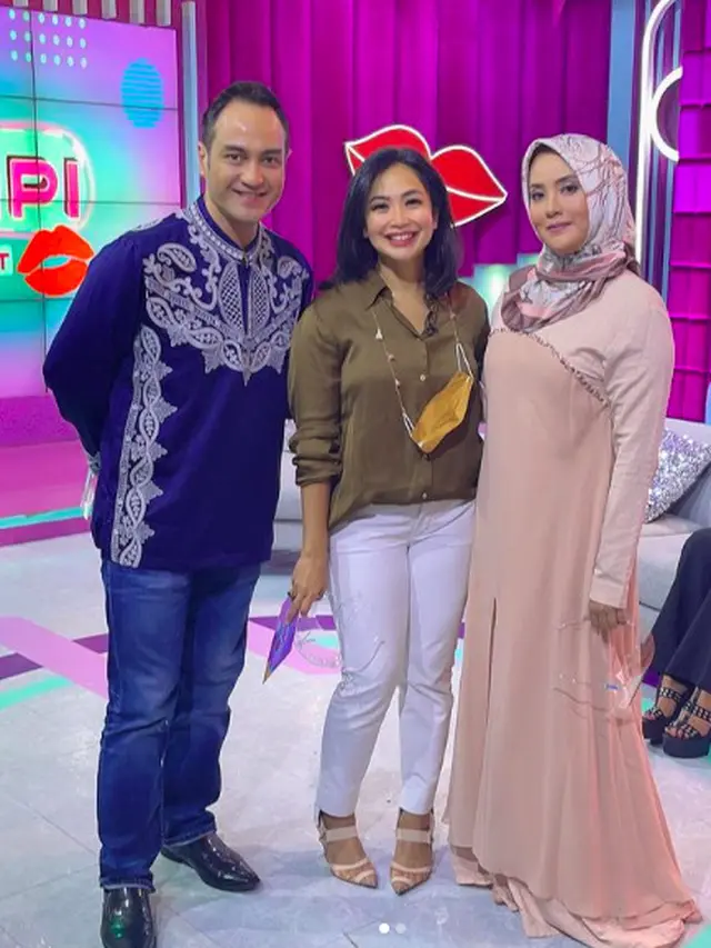 Curhat Soal KDRT, Ini 6 Potret Persahabatan Ferry Irawan dan Elma Theana