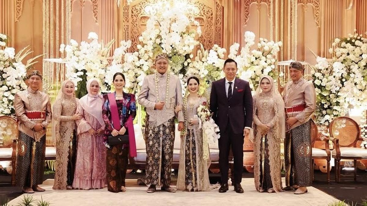 6 Potret Annisa Pohan Dibalut Kebaya Kutu Baru saat Kondangan, Tampilannya Begitu Totalitas