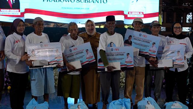 Kisah Penarik Becak Listrik yang Tak Ingin Takluk oleh Ojek Online