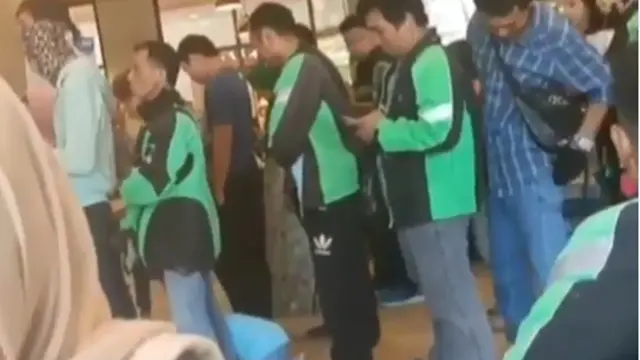 6 Momen Lucu Saat Driver Ojek Online Ambil Order Makanan