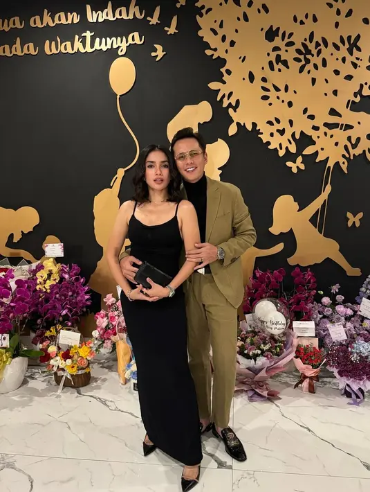 <p>Ussy Sulistiawaty baru saja mengunggah beberapa potret dirinya bersama sang suami, Andhika Pratama, menikmati makan malam berdua. [Foto: Instagram/ussypratama]</p>