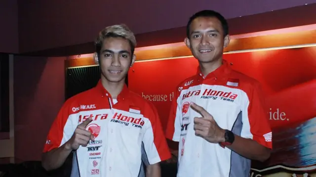 Andi Gilang dan Dimas Ekky Pratama (kanan).
