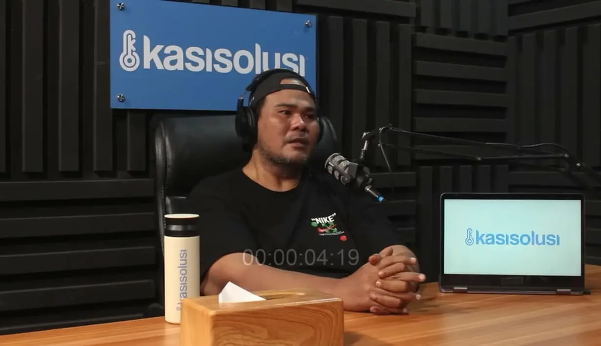 Tahun 2010  menghubungi Aziz Gagap. Saat itu, Aziz lebih banyak mendapat pekerjaan sebagai pelawak. Sedangkan Fahmi sebagai pemeran. Setelah itu, Fahmi ditawari sebagai sopir pribadi Aziz Gagap. [Youtube/kasisolusi]