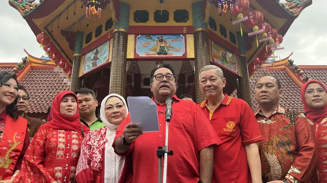 Wakil Gubernur DKI Jakarta Rano Karno saat mengunjungi Klenteng Bio Hok Tek Tjeng Sin, Jalan Toapekong, Kebayoran Lama, Jakarta Selatan. (Istimewa)