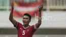 Bek Arema FC, Bagas Adi, ditunjuk oleh Luis Milla sebagai kapten Timnas Indonesia U-22 saat menghadapi Myanmar. Tetapi ban kapten pada babak kedua diganti dari Bagas Adi ke gelandang Bhayangkara FC, Evan Dimas. (Bola.com/Vitalis Yogi Trisna)