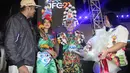 Busana SoKlin pada Jember Fashion Carnaval kali ini mengangkat tema Nusantara yang terinspirasi dari kekayaan alam dan budaya Indonesia, terutama kain-kain Indonesia. [Credit: SoKlin]