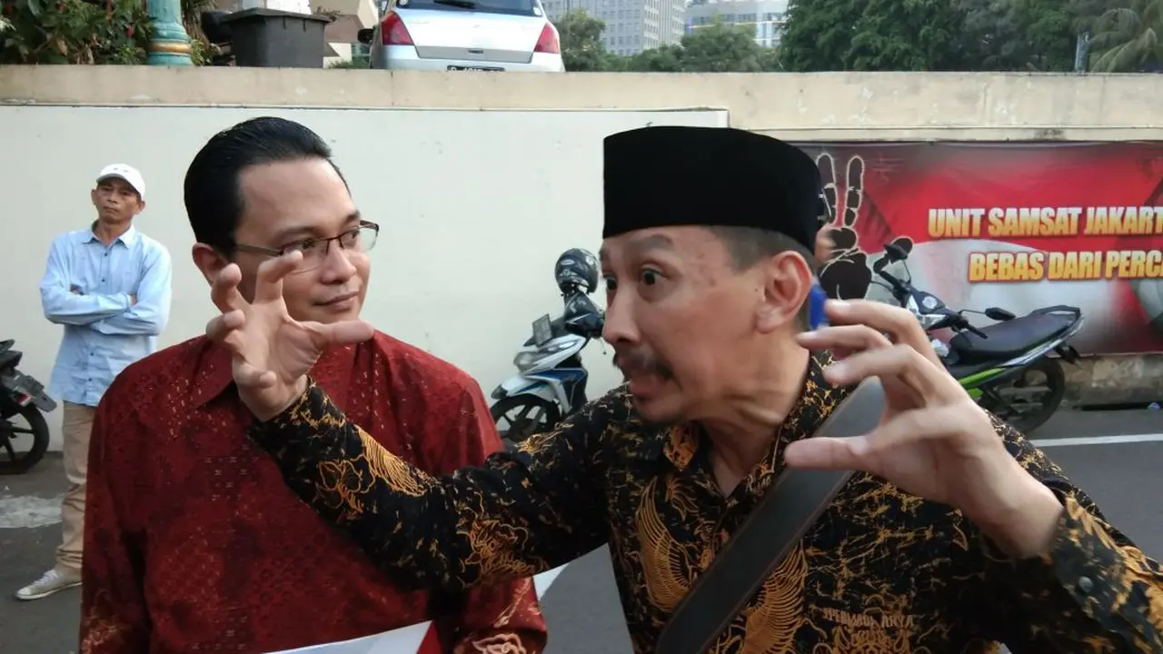 Ketua Cyber Indonesia Laporkan Rocky Gerung ke Polda Metro. (Merdeka.com/Ronald)