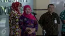 Mensos Khofifah Indar Parawansa melepas keberangkatan Pendamping Sosial Komunitas Adat Terpencil Profesional di Jakarta, Jumat (31/3). Sebanyak 20 orang disebar untuk melakukan pendampingan suku-suku di pedalaman Indonesia. (Liputan6.com/Faizal Fanani)