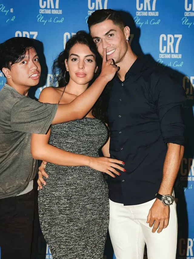 Bak Rekan Setim, 9 Editan Foto Bareng Pesepak Bola Top Dunia Ini Kocak