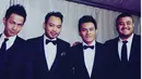 "Di sini kita pernah manis bersama.. Trima kasih utk pengalaman silaturahmi sepanggung ny guys.."  tulis Mike bersama penyanyi yang juga dari jebolan ajang pencarian bakat. (dok. Instagram/mikemohede)