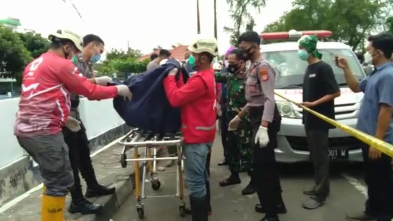 Kabur dari RSUD Wonosari, Pasien Covid-19 Ditemukan Tewas di Selokan. (Liputan6.com/Hendro)