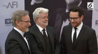 George Lucas dan Steven Spielberg menduduki peringkat teratas pesohor terkaya di AS. Urutan ketiga diduduki oleh Oprah Winfrey.