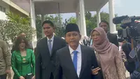 Ketum PSI Kaesang Pangarep mendampingi kadernya Raja Juli Antoni menghadiri pelantikan menteri Kabinet Merah Putih Prabowo-Gibran. (Liputan6.com/Winda Nelfira)