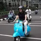 Atta Halilintar memiliki hobi mengoleksi sepeda motor khususnya motor Vespa. Bahkan, dirinya kerap mengunggah foto ataupun video dengan motor kesayangannya di media sosial. (Liputan6.com/IG/@attahalilintar)